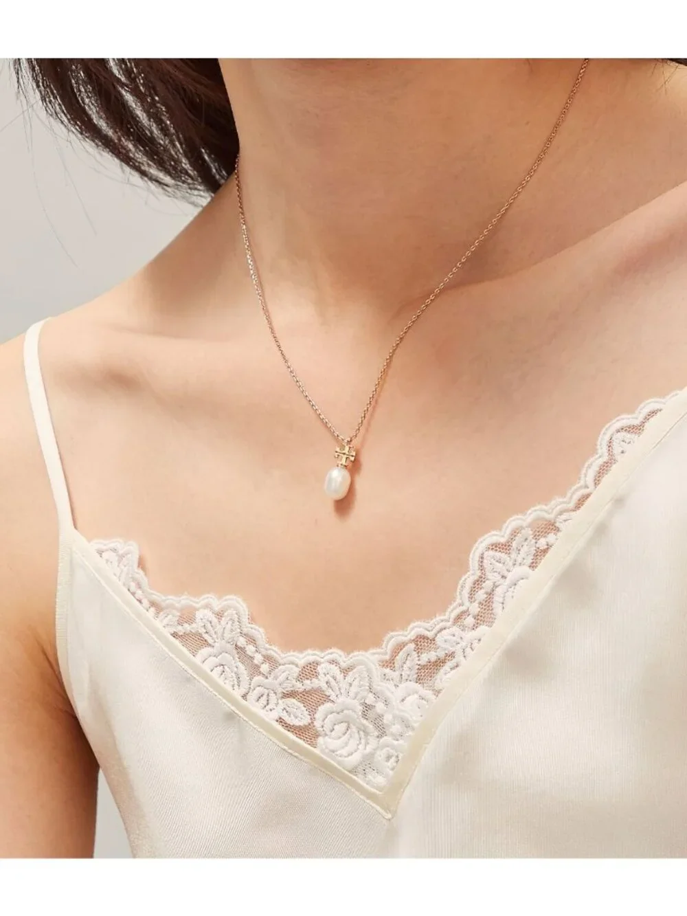 Tory Burch Kira Pearl Pendant Necklace White OS
